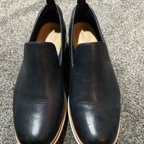 EUC Clarks navy leather platform slip ons - Picture 2 of 7